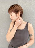 ショート×顔周り×前髪×シルキーベージュ×グレージュカラー