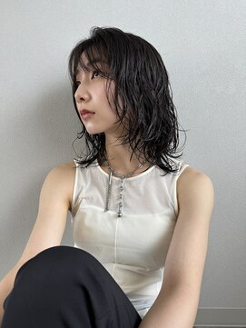 メデル(mederu) レイヤーカットミディアムパーマスタイルコテ巻風パーマ