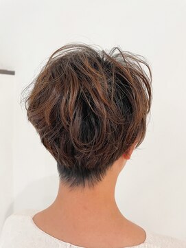 ロカ(Roca) 頭の形が綺麗に見えるハンサムショート