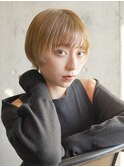 ハイトーンベージュ×ショートヘア