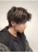 センターパート波巻きウルフスパイラルパーマ