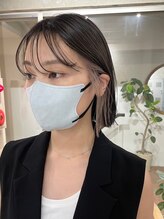 《ホワイトグレージュイヤリングカラー》海外セレブのようなグレージュと艶感[ダブルカラー/ケアブリーチ]