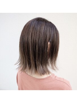トータルビューティーサロン トップスタイル ワンレン外ハネのウェットボブ