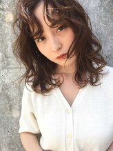 ゆるくしゃミディアム。スタイリスト：竹内梓