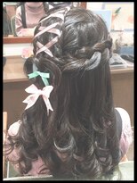 秋葉原コットン ヘアセット専門店&nbsp;リボンレース編み&ハートヘアアレンジのハーフアップ