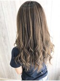 アディクシーカラー×グレージュカラー×並ウェーブ