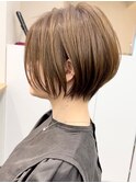 大人ショートカットウェットヘアオリーブベージュデザインカラー