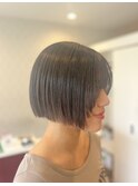 顔まわりレイヤー×切りっぱなしボブ