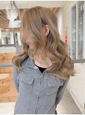 ベージュ×レイヤーカット