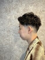 キタセンジュバーバー バイ ティーズ(KITASENJU BARBER by T's) スキンフェード ツイストスパイラル アップバングショート