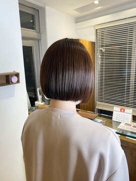 エクリ 麻布十番(equri) 大人可愛いミニボブ