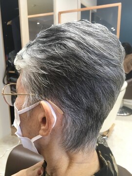 ヘアサロンアンドヘアメイクディー(hair salon hair make D) 仙台Ｄ　白髪を活かしたグレイショートレイヤーstyle