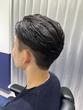 リバティシェアバーバー 銀座2nd(LIBERTY SHARE BARBER) 毛流れセンターパート