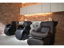 ヘアサロン エスプリ(hair salon esprit)の雰囲気（体に負担の少ないフルフラットなシャンプー台）