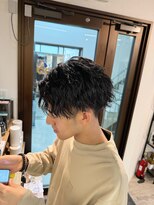 シャンプーボーイアネックス(SHAMPOO BOY Annex)&nbsp;センターパート　縦落ちツイストスパイラルパーマ　佐世保