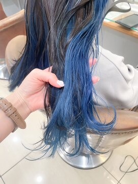ネオリーブ チロル 横浜西口店(Neolive CiroL.) ネイビーブルー見せるインナーカラー艶髪【横浜】k