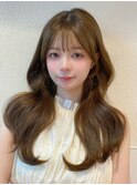 20代に人気！顔周りの後れ毛がかわいいシャギーレイヤーロング