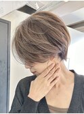 マッシュショート白髪ぼかしハイライト前髪なし