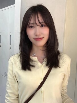 ロイオブジゼル(roi of GiseL) レイヤー 顔周りカット 前髪 ナチュラルブラウン 透明感カラー