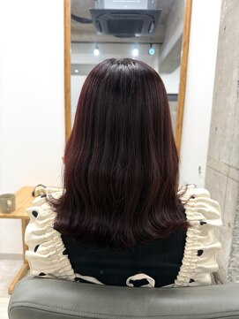 ホロ(holo-) 波巻き切りっぱなしセミボブ