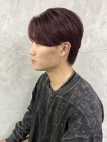 ウシワカマルイースト(ushiwakamaru East) 赤髪センターパート/フェザーパーマ/ワンカラー/毛流れカット