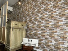 イスト(i s t)の雰囲気(ナチュラルで温かみのある店内は、居心地の良さが◎)