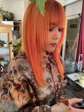 アロウズ(Arrows) 目を惹くオレンジカラー/