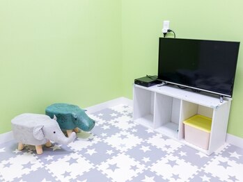 ルミエールイリゼ 城陽店(Lumiere Irisee)の写真/【アルプラザ城陽4階/駐車場有】なかなか美容室に行けないママさんへお子様にも嬉しいキッズスペース完備☆