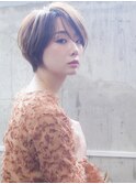 前髪　レイヤーカット　オリーブベージュ　ショートボブ