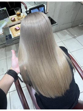 エム インターナショナル 春日部本店(EMU international) ブロンドベージュ ダブルカラー ハイトーン 20.30代