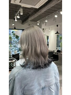 シエラ 南船場(CIERA.) ウェーブミディアムショートボブ 前髪なしブリーチなしカラー