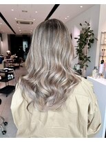 ステア ケース(stair case)&nbsp;バレイヤージュ　白髪あり　ミルクティー系