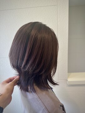 ヴィラ 川西店(Villa) 透明感◎ウルフカット×ピンクハイライトカラー