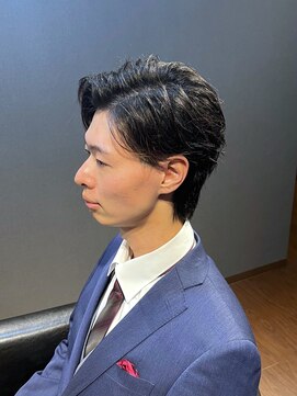 ビーダンディー(Bee dandy) ビジネスフォーマル 前下がりショートウルフ サイドパート