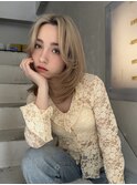 レイヤーカット　ミディアム　ブリーチ