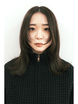 シカ(sica) センターパートミディアムショコラベージュ