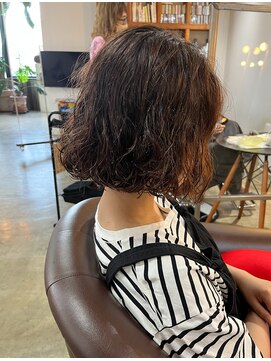 ビハインドザカーテン(BEHIND THE CURTAIN) 髪質改善酸性デジタルパーマ[カールセミディ姫カット]