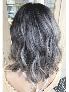 トリニティ(trinity) 白髪カバーデザイン・ダメージ軽減ブリーチカラー【豊見城】