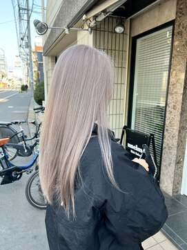 ウネルマ(unelma) ホワイトベージュカラー/ケアブリーチ/レイヤーカット