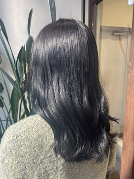 アン(Hair make un) ブルーブラック
