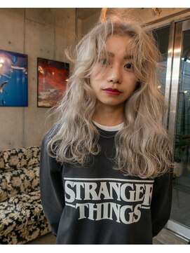 イェン(Yen.) ホワイトブロンドウェーブ