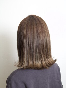 ヘアー ヴィス ア ヴィス(HAIR Vis a Vis)の写真/髪の状態や理想の髪色に合わせて施術☆大人女性のための上質な色味で白髪をしっかりカバー！艶感ある美髪へ