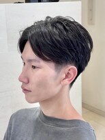 グラーツィェドゥーエ(GRAZIE due)&nbsp;短めセンターパート/毛流れメンズショート