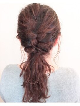 デイジー(Daisy) 誰でもできちゃう編み込み風アレンジ