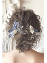 結婚式やパーティーにオススメのシニヨンヘアセット