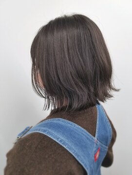 シア(sia) 前下がりボブ/くびれヘア/オリーブカラー