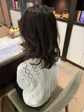 ジャパン ホンテン(JAPAN HONTEN) ラベンダーカラーの外ハネミディー