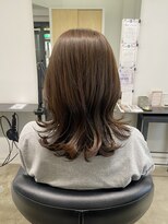 イレス 札幌円山店(IRESU)&nbsp;ミディアムヘア斜めバンググレージュカラーシルキーベージュ