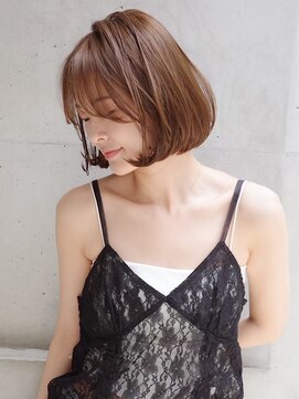 シア(sia) ブリーチなしダブルカラーベージュシャギーボブレイヤーショート