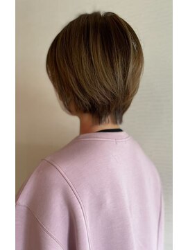 骨格矯正コンパクトショート×白髪ぼかしハイライト